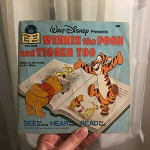 1977 Winnie the P O O H And T I G G E R Too 45 vinyl and book